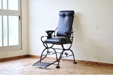 アンティーク雑貨　希少!明治時代の蒔絵入りバーバーチェア(床屋椅子)