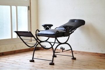 アンティーク雑貨　希少!明治時代の蒔絵入りバーバーチェア(床屋椅子)