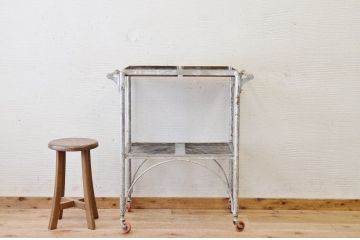 レトロ家具　アンティーク　レトロなアイアンキャスターワゴン