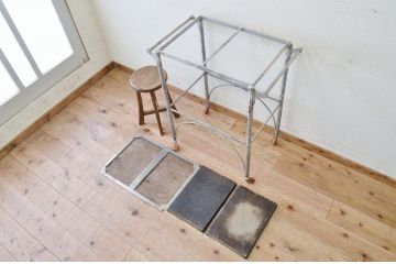 レトロ家具　アンティーク　レトロなアイアンキャスターワゴン