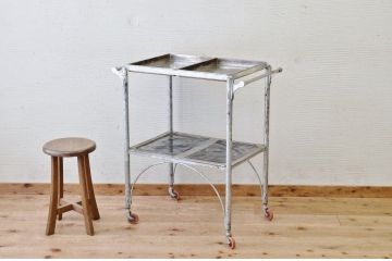 レトロ家具　アンティーク　レトロなアイアンキャスターワゴン