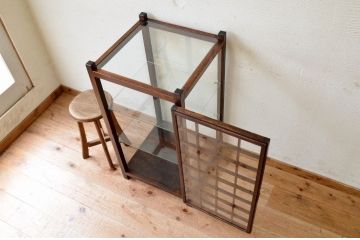 アンティーク家具　魅せる収納にぴったりなアンティークガラスケース (ショーケース、飾り棚)
