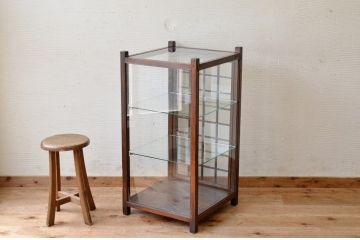 アンティーク家具　魅せる収納にぴったりなアンティークガラスケース (ショーケース、飾り棚)