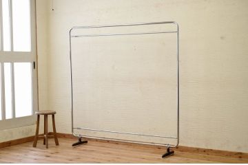 アイアンの質感が魅力的なアイアンパーテーション