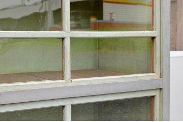 アンティーク家具　超特大幅3.5m　ペンキのはげた特注の大型収納棚(飾り棚、陳列棚、ガラスケース、ショーケース)
