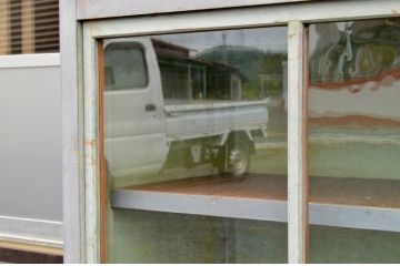 アンティーク家具　超特大幅3.5m　ペンキのはげた特注の大型収納棚(飾り棚、陳列棚、ガラスケース、ショーケース)