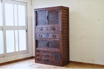 アンティーク家具　前面玉杢　極厚金具の三方欅美濃帳場箪笥