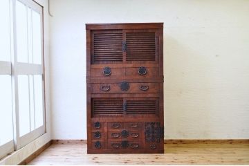 アンティーク家具　前面玉杢　極厚金具の三方欅美濃帳場箪笥