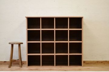 アンティーク家具　ナチュラルでシャビーな収納棚