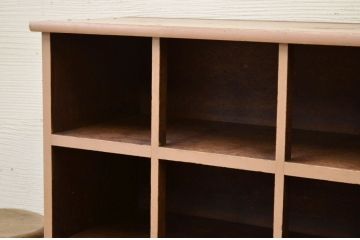 アンティーク家具　ナチュラルでシャビーな収納棚