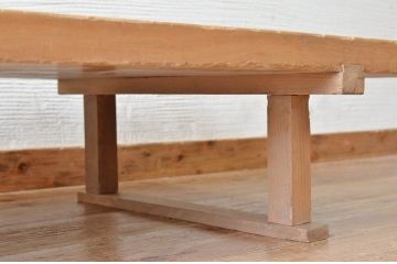 アンティーク家具　アンティーク　DIYにもぴったり!古い木味の大きな脚付き裁ち板