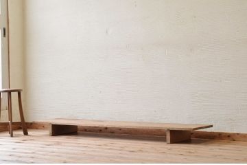 アンティーク家具　アンティーク　古い木味の脚付き裁ち板