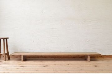 アンティーク家具　アンティーク　古い木味の脚付き裁ち板