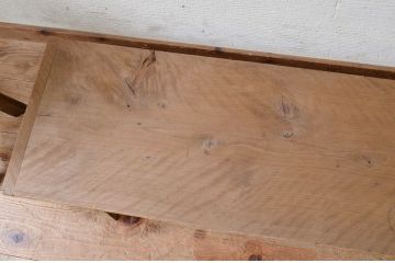 アンティーク家具　アンティーク　古い木味の脚付き裁ち板
