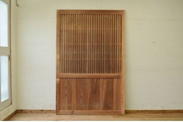 古い木味の格子蔵戸(玄関戸)