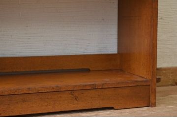 アンティーク家具　古い栓材の象嵌入りアンティーク本棚