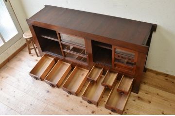 アンティーク家具　古い木の水屋箪笥サイドボード