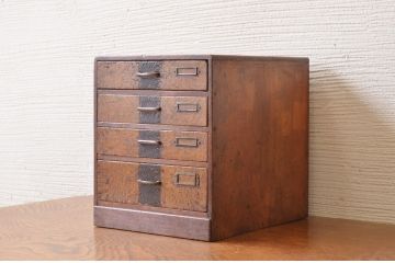 レトロ家具　レトロなデザインの小引き出し