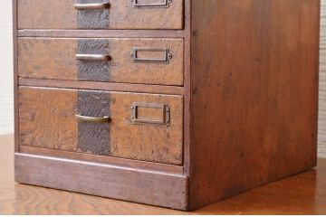 レトロ家具　レトロなデザインの小引き出し