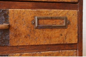 レトロ家具　レトロなデザインの小引き出し