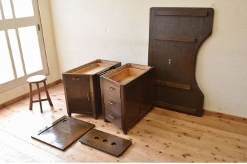 アンティーク家具　子供用の組み立て式アンティーク両袖机