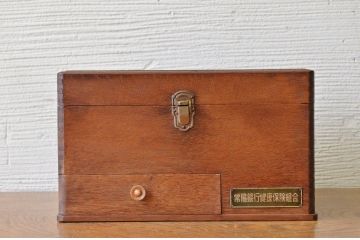 アンティーク雑貨　珍品!古いナラ材のアンティーク救急箱(収納箱)