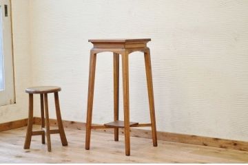 レトロ家具　アンティークレトロなデザインの花台