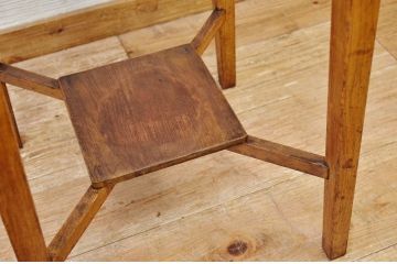 レトロ家具　アンティークレトロなデザインの花台