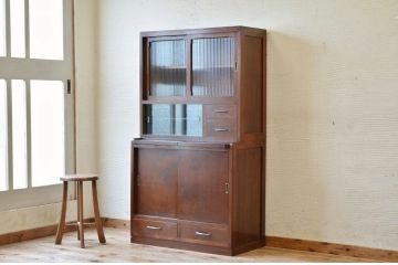 レトロ家具　☆レトロなデザインのモールガラス食器棚