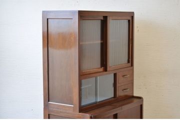 レトロ家具　☆レトロなデザインのモールガラス食器棚