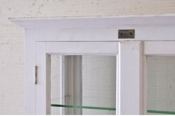 アンティーク家具　ペンキの剥げたアンティークケビントガラスケース
