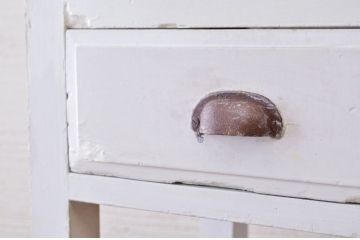 アンティーク家具　ペンキの剥げたアンティークケビントガラスケース