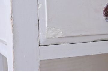 アンティーク家具　ペンキの剥げたアンティークケビントガラスケース