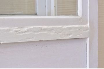 アンティーク家具　ペンキの剥げたアンティークケビントガラスケース