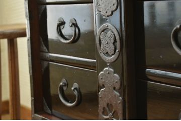 アンティーク家具　古民具　骨董　漆の綺麗な庄内小箪笥