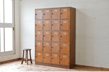 レトロ家具　1970年代レトロな扉付き下駄箱