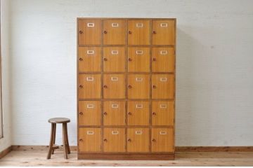 レトロ家具　1970年代レトロな扉付き下駄箱