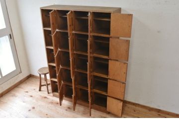 レトロ家具　1970年代レトロな扉付き下駄箱