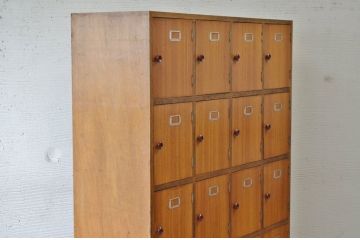 レトロ家具　1970年代レトロな扉付き下駄箱