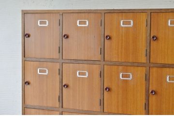 レトロ家具　1970年代レトロな扉付き下駄箱