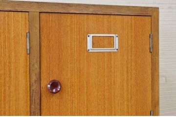 レトロ家具　1970年代レトロな扉付き下駄箱