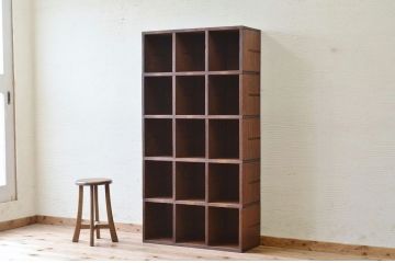 アンティーク家具　使い込まれたアンティークマス目棚1(飾り棚、陳列棚、下駄箱)