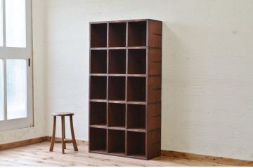 アンティーク家具　使い込まれたアンティークマス目棚2(飾り棚、陳列棚、下駄箱)