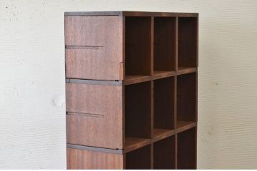 アンティーク家具　使い込まれたアンティークマス目棚2(飾り棚、陳列棚、下駄箱)