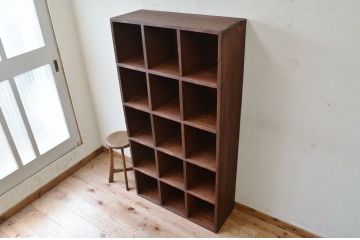 アンティーク家具　使い込まれたアンティークマス目棚3(飾り棚、陳列棚、下駄箱)