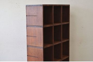 アンティーク家具　使い込まれたアンティークマス目棚3(飾り棚、陳列棚、下駄箱)