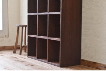 アンティーク家具　使い込まれたアンティークマス目棚3(飾り棚、陳列棚、下駄箱)