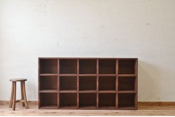 アンティーク家具　使い込まれたアンティークマス目棚3(飾り棚、陳列棚、下駄箱)