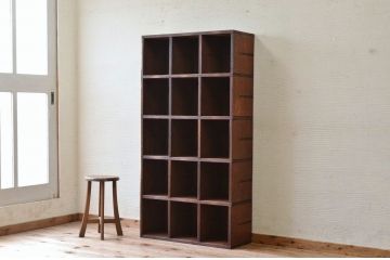 アンティーク家具　使い込まれたアンティークマス目棚5(飾り棚、陳列棚、下駄箱)