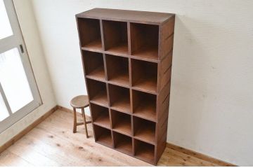 アンティーク家具　使い込まれたアンティークマス目棚5(飾り棚、陳列棚、下駄箱)
